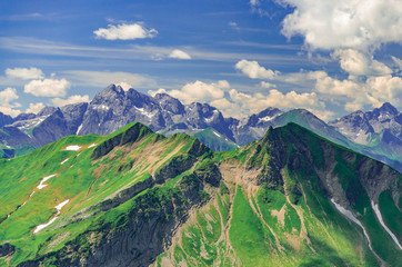 Fototapeta na wymiar Berggipfel in den Alpen