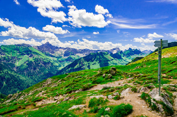 Wanderweg in den Alpen