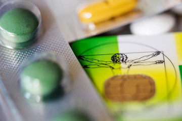 Gesundheitskarte und Tabletten