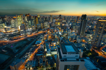 Obraz premium high angle view of osaka urban skyscraper at beautiful twilight sky
