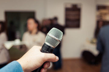 Obraz premium Presenter with a microphone