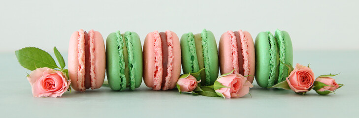 Image de macaron coloré romantique ou macaron sur fond pastel.