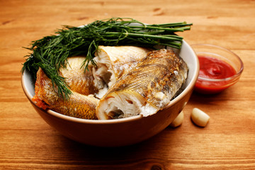fried pikeperch with ketchup and garlic