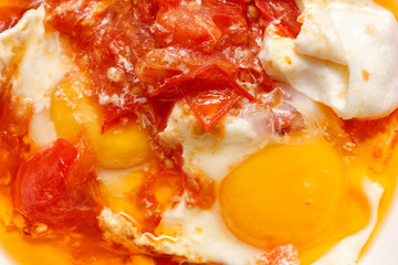  fried eggs with tomatoes