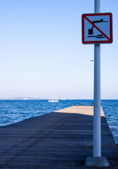 a pier with a sign post for dive interdiction