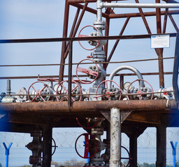 Oil well. The equipment and technologies on oil fields.