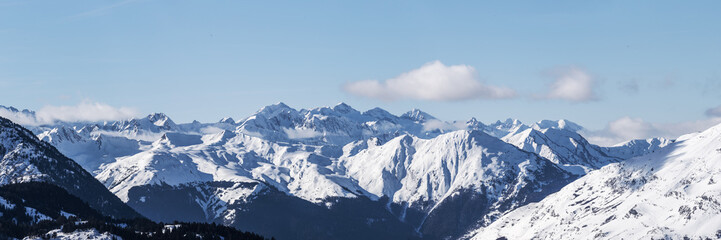Naklejka premium Panoramic view of the Pyrenees covered with snow