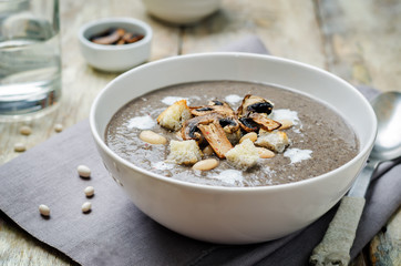 White bean mushrooms soup with croutons