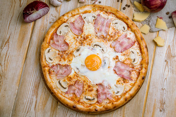 Carbonara pizza with bacon