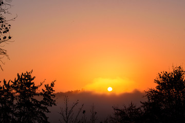 Obraz premium Beautiful autumn sunrise. Sunrise. Autumn sunrise Early morning beautiful autumn.