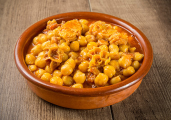 Garbanzos con callos