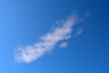 Nubes sobre cielo azul