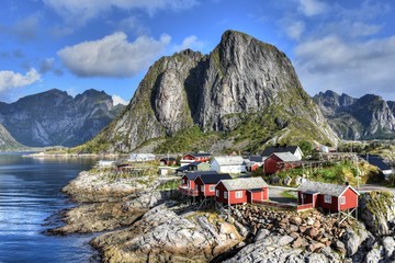 Hamnøy, Reine, Lofoten, Fischerdorf, Lilandstinden, Felswand, Haus, Rorbu, Ebbe, Meer, Küste,...