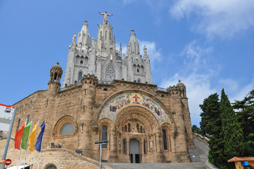 Fototapeta na wymiar Expiatory Church of the Sacred Heart of Jesus in Barcelona