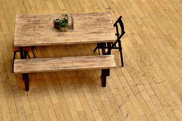 wood table © Maria