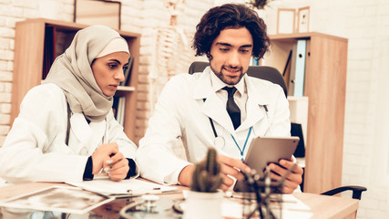 Medical Consultation Arabic Pediatricians Doctors