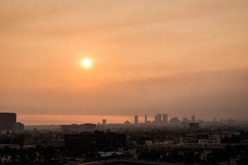 Naklejka premium sunset over city