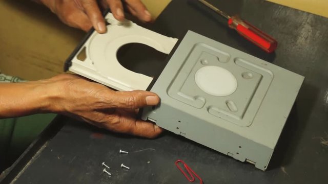 Technician prick pinhole of dvd drive tray to come out