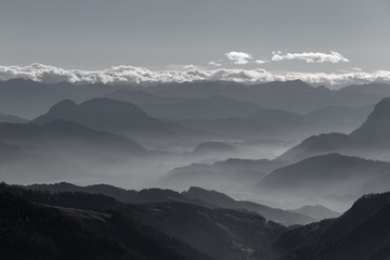 Obraz premium Mountain, fog clouds and silhouettes (b/w)