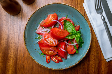 Tomato salad with red onion