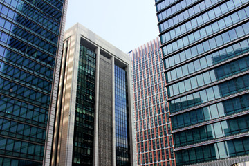 Obraz premium Tokyo's office building streets