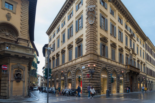 Fototapeta FLORENCE, ITALY - OCTOBER 28, 2018: Luxury boutiques along Florence's prestigious Via de' Tornabuoni.