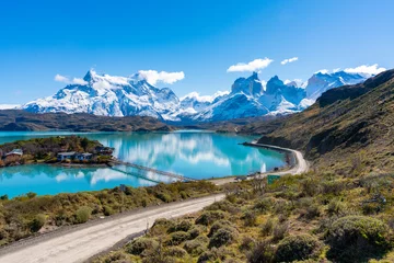 Fotobehang Cuernos del Paine Bergen en meer in Nationaal Park Torres del Paine in Chili