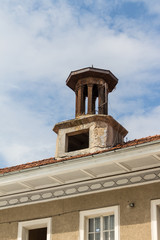 Obraz premium Small wooden tower on building