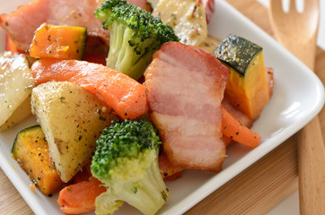 ベーコンと野菜のバジル炒め