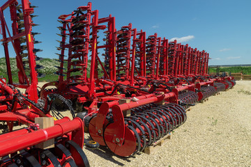 Disc harrows and cultivators. Plant for the assembly of trailed agricultural equipment