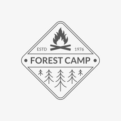 Obraz premium Camp badge. Forest camping emblem with fire and trees. Vector illustration.