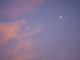 空と雲と月