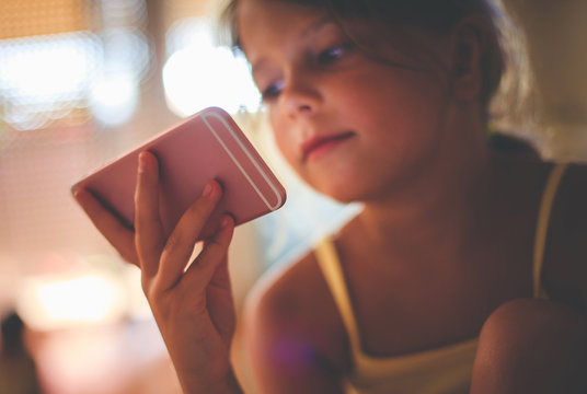 Everything that is interested in nails on the phone.
