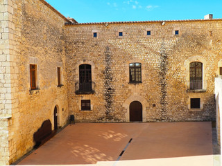 Patio central del castillo de Sant Martí Sarroca