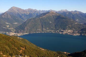 Fototapeta na wymiar Zauberhafte Alpenkulisse am Lario / Blick vom Monte Grona über den Comer See zum Monte Legnone