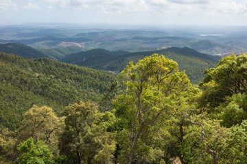 Fototapeta na wymiar Alentejo, Portugals Hinterland, Blick über Hügel und Berge