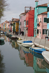 Fototapeta na wymiar Canal with colourful houses in Burano 4890