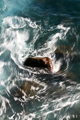 Fels in der Brandung