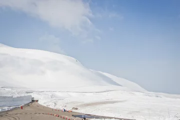 Fotobehang road with snow wall to mount tateyama in japan © Panithan