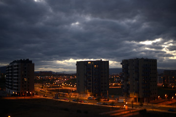 Nubes de tormenta al atardecer en ciudad Vitoria-Gasteiz (Spain)