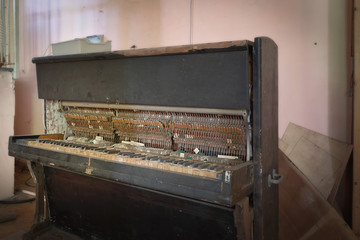 Vecchio Pianoforte Abbandonato Hotel Grotta Verde Urbex