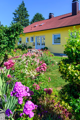 Vorgarten Photos Royalty Free Images Graphics Vectors Videos Adobe Stock