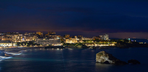 Fototapeta na wymiar Biarritz de nuit
