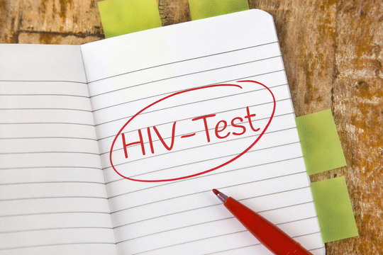 Eintrag im Notizbuch: HIV-Test