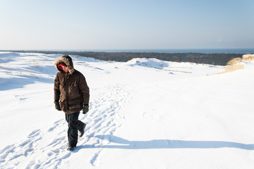 Fototapeta na wymiar Man walking in the snow