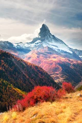 Zelfklevend Fotobehang Matterhorn Matterhorn hellingen in de herfst