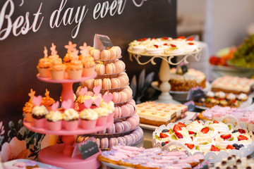 Delicious candy bar with cakes, cake pops, coucakes and other sweets