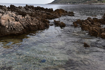 scogliera marina del mediterraneo