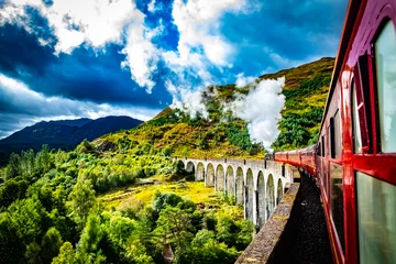 Fototapete Glenfinnan-Viadukt Glenfinnan-Eisenbahnviadukt mit Zug