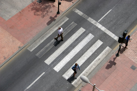 crosswalk with several people, crosswalk on the street, pedestrian crossing in the city
